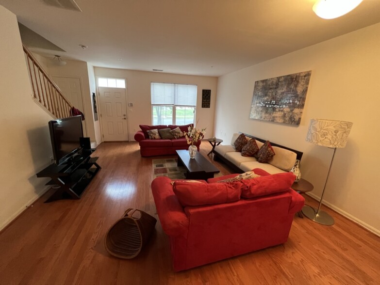 Living room - 1431 Shippen Ln SE