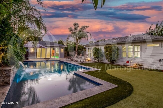 Building Photo - 3429 E Coolidge St