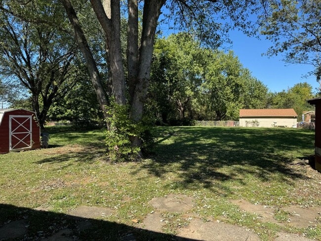 Building Photo - Great Location! 2 bed 1 bath off 101st!