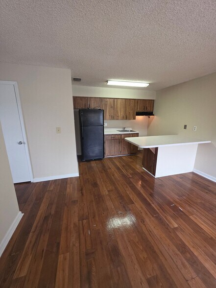 Building Photo - 5011 SE 29th St