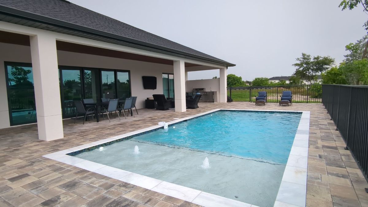 Building Photo - 308 SW 13th Ct