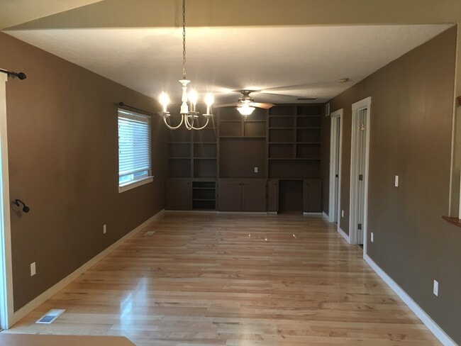 Building Photo - Perfect 4 bed 2.5 ba home in the desirable...