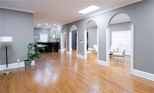 Building Photo - 700 S Brighton Ct