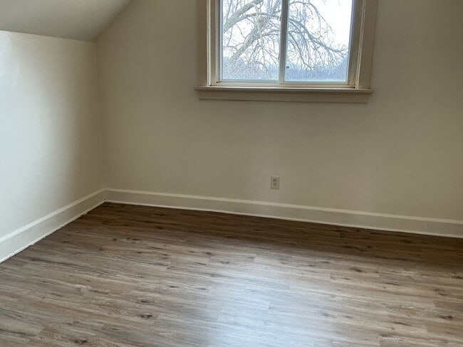 Building Photo - Roomy 3 Bedroom Single Family Home ( Franklin Heights )