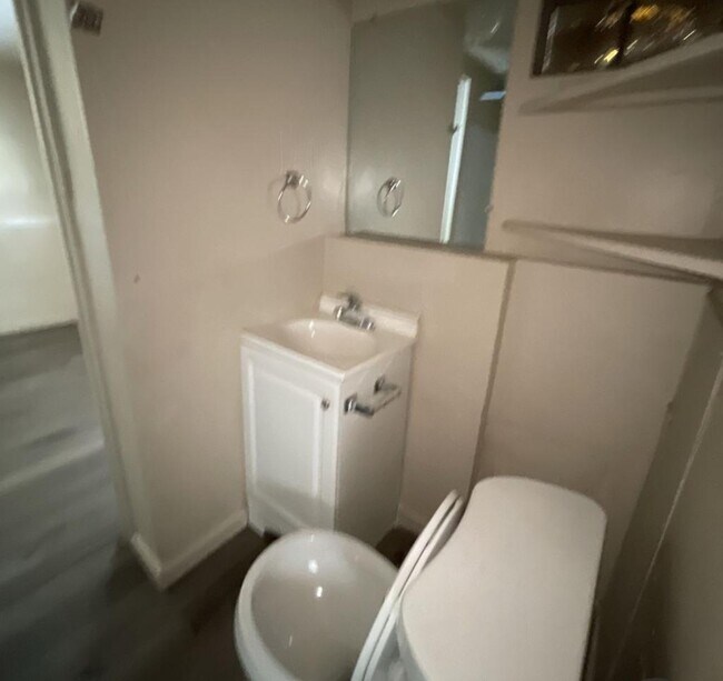 Building Photo - 2805 N Fairview Ave