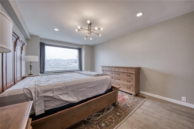 Building Photo - 320 Fort Duquesne Blvd