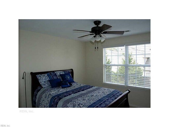 Building Photo - LAKE FRONT CONDO