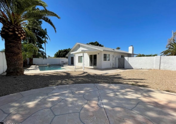 Building Photo - 639 W Grove Cir