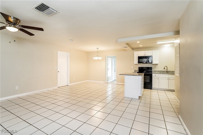 Building Photo - 330 SE 46th Ln