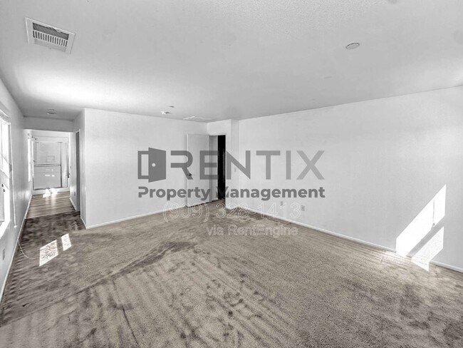 Building Photo - 15739 Yosemite St