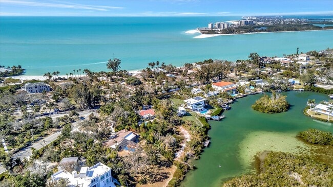 Building Photo - ALL THE CHARM! - Siesta Key 1+ acre on the Bay - 3 bed/ 2 bath pool home