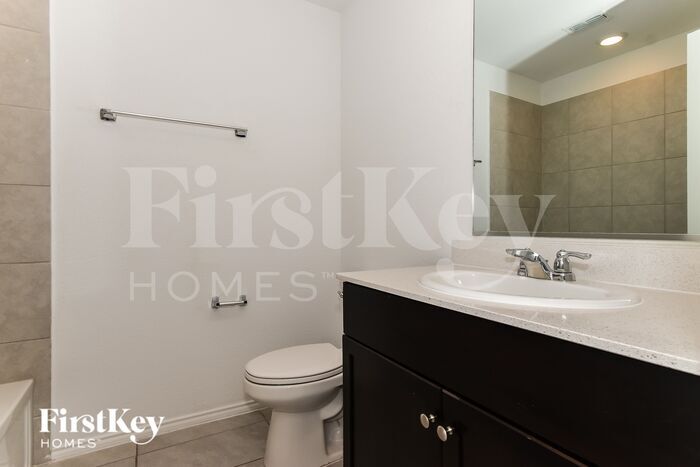 Building Photo - 5430 Bristle Leaf Dr
