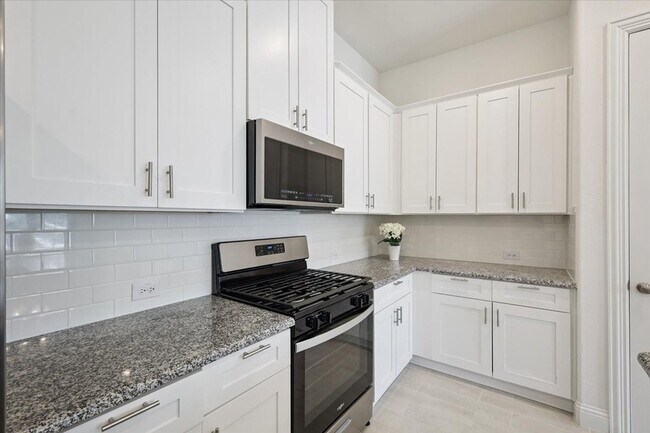 Building Photo - 4261 Shavano Dr