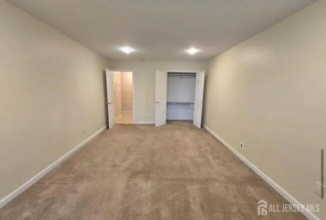 Building Photo - 334 College Dr