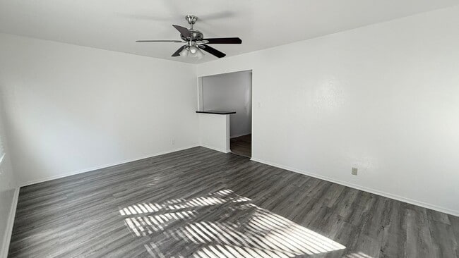 Building Photo - 922 Fargo Ave