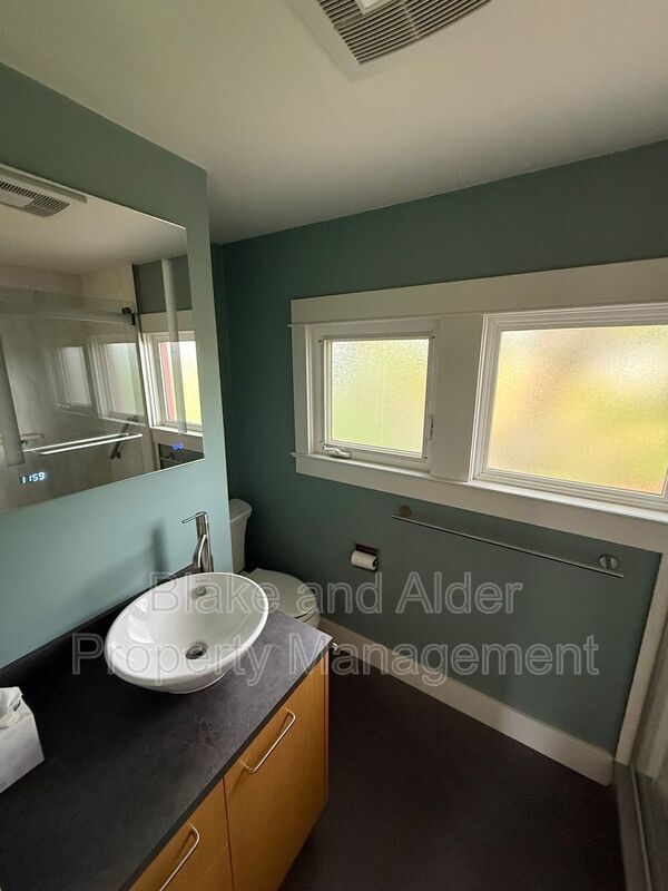 Building Photo - 7824 SE 11th Ave