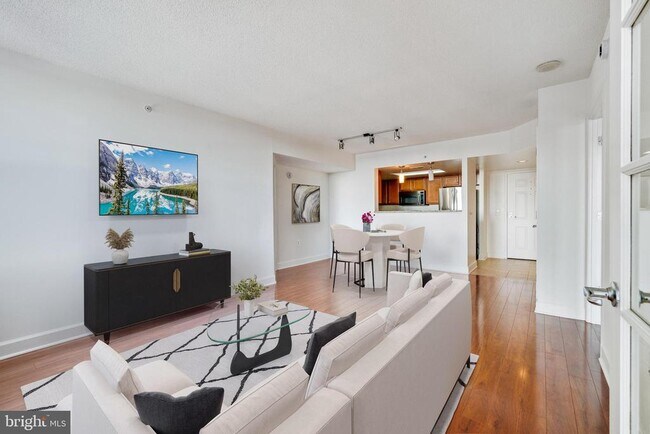 Building Photo - 11800 Sunset Hills Rd