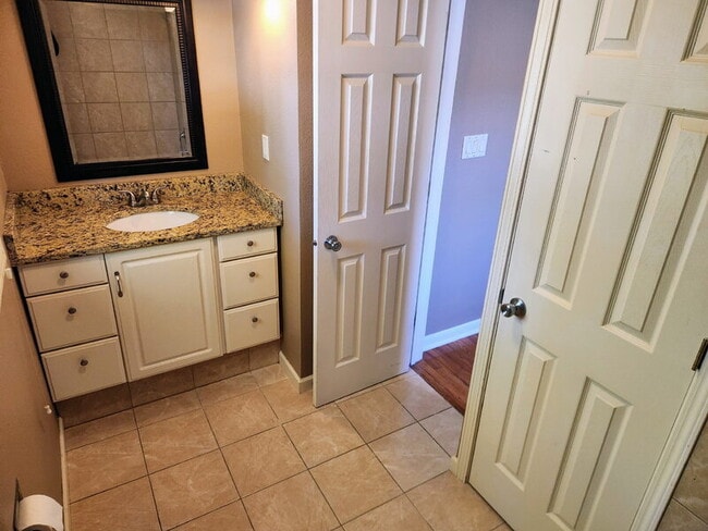 Building Photo - 5513 Forest Ave