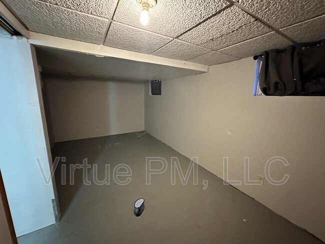 Building Photo - 224 7th Ave