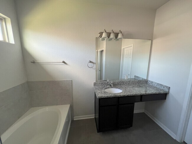 Building Photo - 917 Durness Dr
