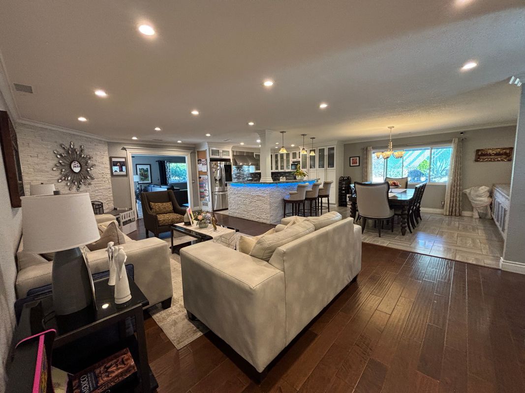 Building Photo - 17010 Via Los Caballeros