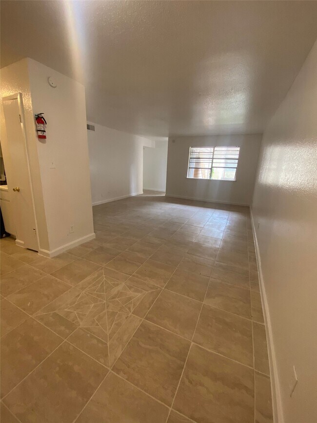 Building Photo - 6200 W Tidwell Rd