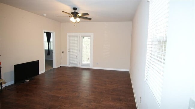 Building Photo - 813 Blue Hill Ln