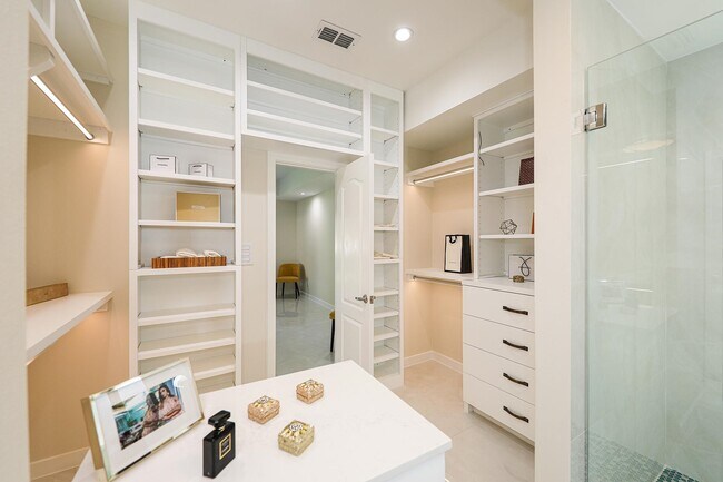 Building Photo - 209 Green Jay Ln