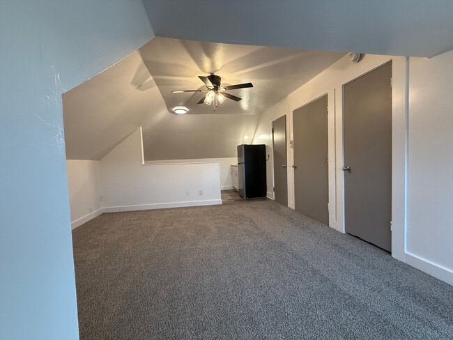 Building Photo - 1117 N B St