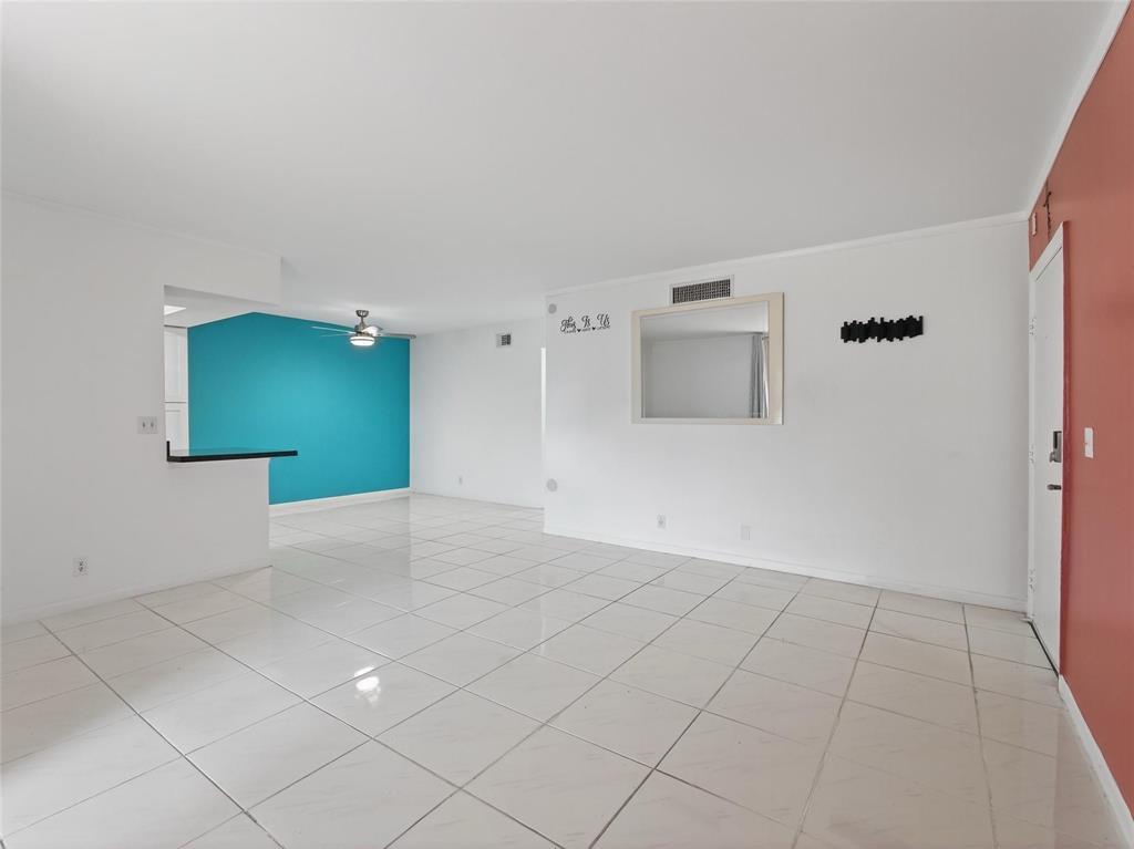 Building Photo - 8400 W Sample Rd