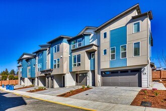 Building Photo - New Modern 2BD/2.5BTH Townhome for Lease in Lynnwood - Small Pet Friendly!