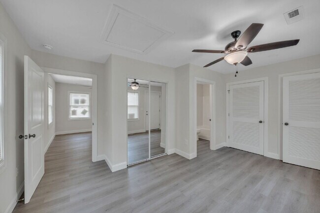 Building Photo - Newly renovated and modernized 1BR, 1BA du...