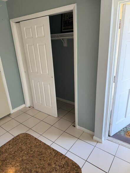 Building Photo - 5212 SW 91st Ave