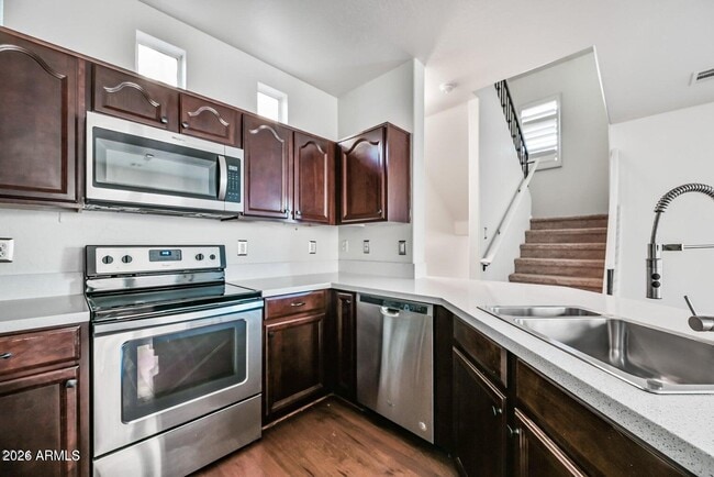 Building Photo - 933 W Aspen Way