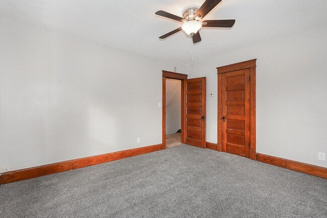 Building Photo - 1025 W 23rd St