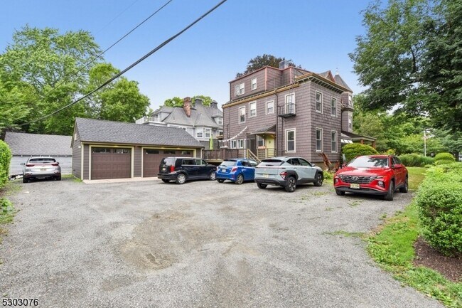 Building Photo - 90 Midland Ave