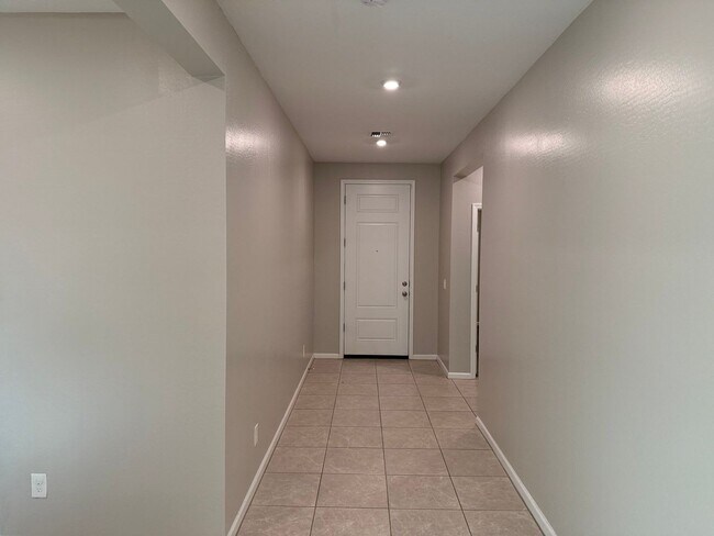 Building Photo - 2020 E Kansas Dr