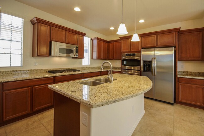 Building Photo - 12047 N Golden Mirror Dr