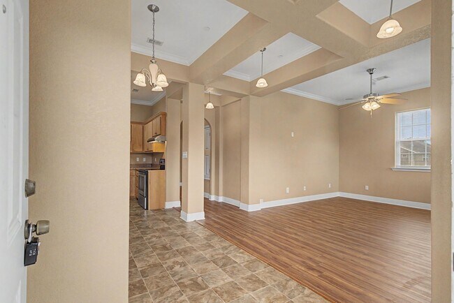Building Photo - 542 S 72nd Ave