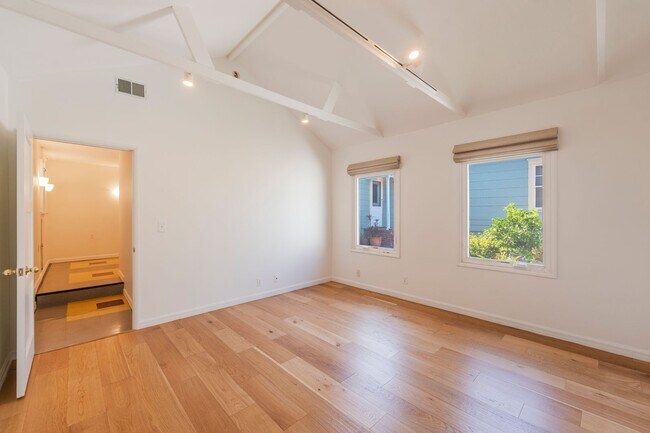 Building Photo - 720 8th St