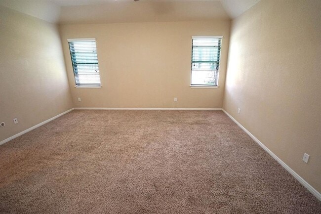 Building Photo - 1067 Cedar Lake Ct