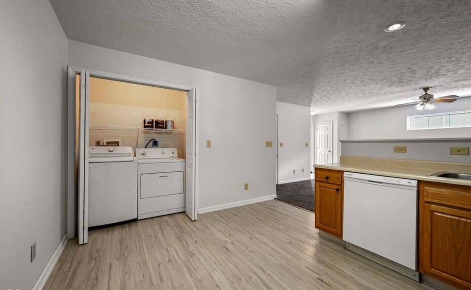 Building Photo - 810 W Gaston Dr