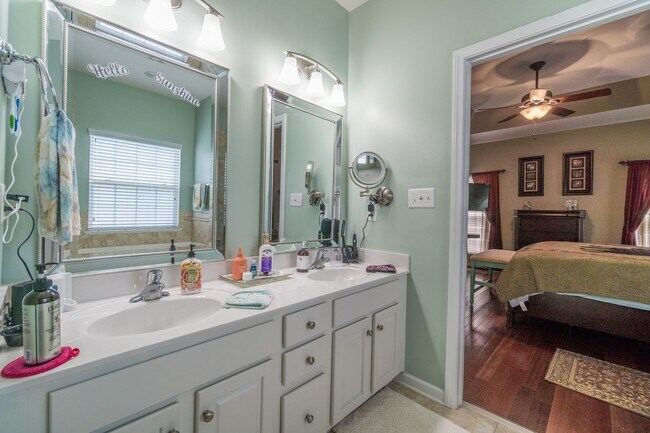 Building Photo - Luxury Golf Course Town Home with Master Suite on Main Level