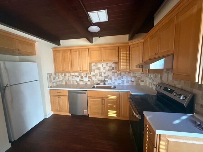 Building Photo - Stunning 2-bedroom, 1.5-bath Modern home i...