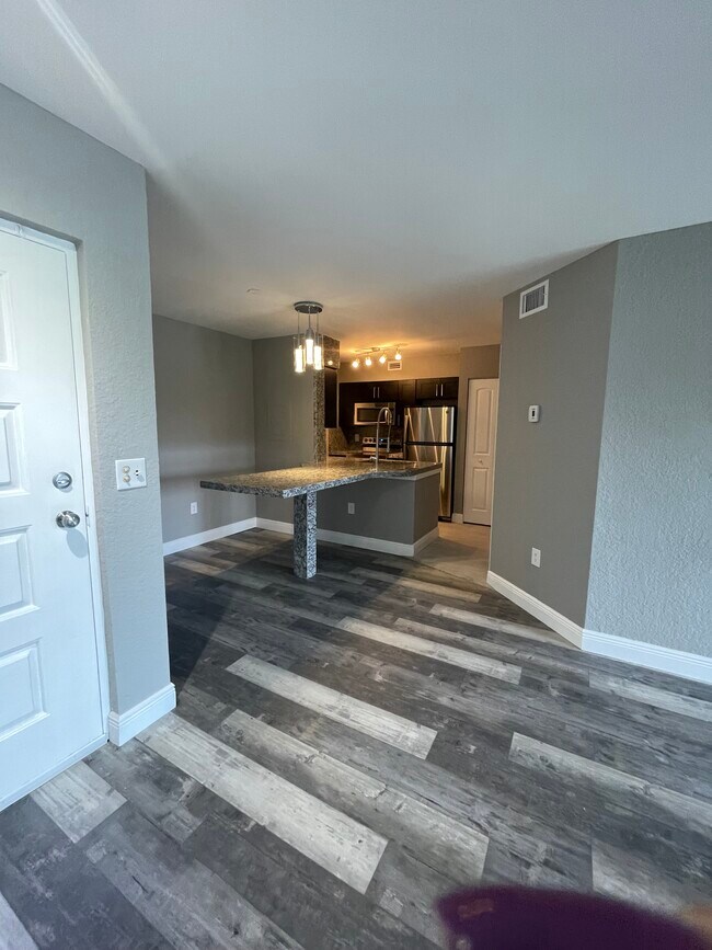 Building Photo - 2803 N Oakland Forest Dr