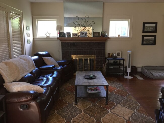 Building Photo - 630 N 16th Ave E