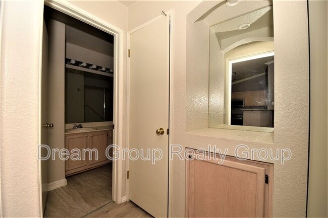 Building Photo - 5415 W Harmon Ave