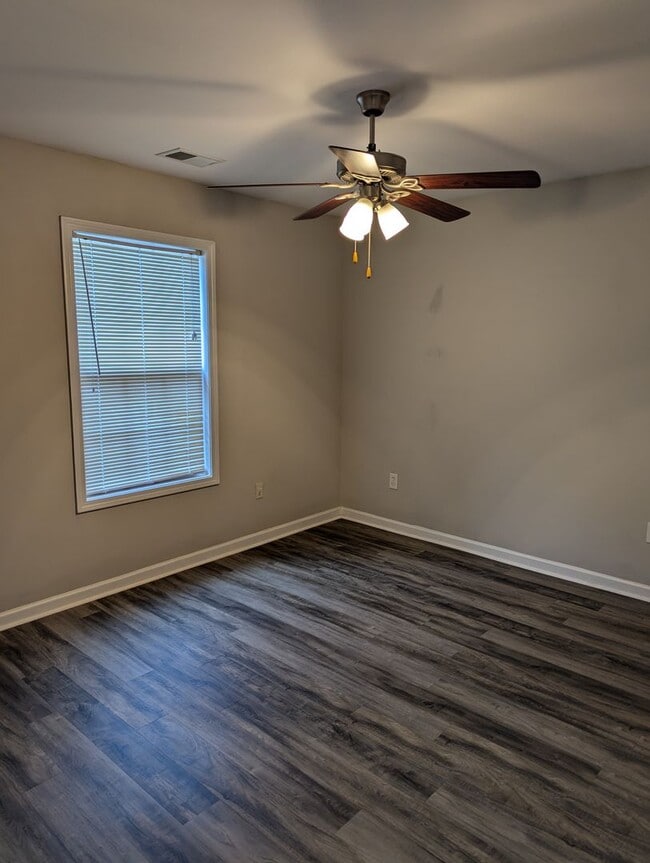 Building Photo - Nice Two Bedroom Duplex In A Great Location!
