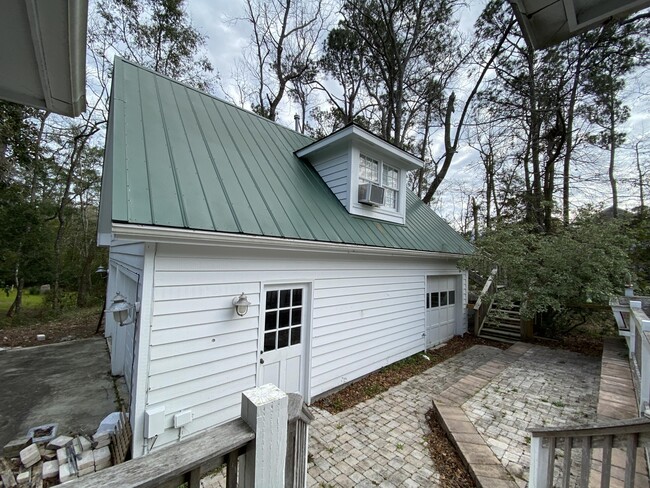 Building Photo - 247 Beech St