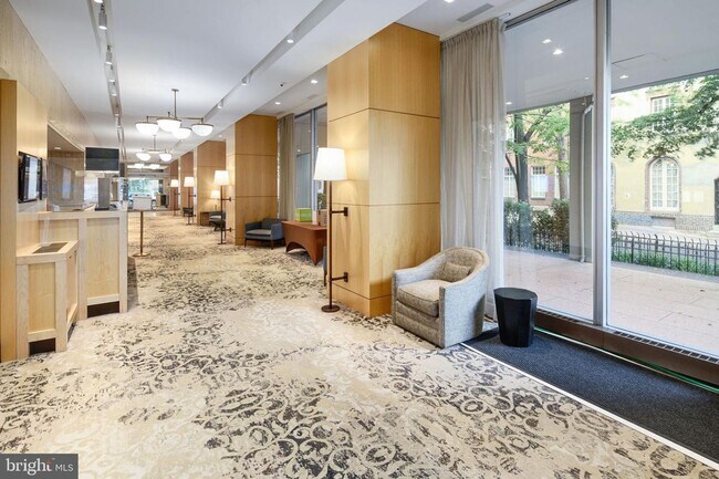 Building Photo - Beautifully Renovated 1 Bed Unit @ The Dorchester in Rittenhouse Square